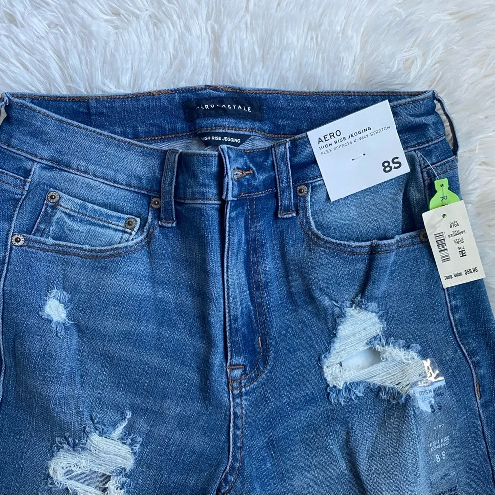 Aero Distressed High Rise Curvy Jegging.  Size 8S. - Picture 2 of 7